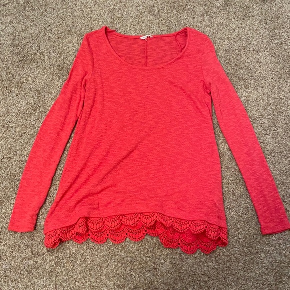 raspberry red long sleeve with detailing on bottom - Picture 1 of 1